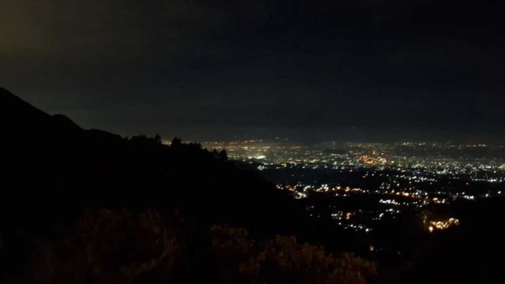 citylight salah satu daya tarik pemandangan malam hari di Aone Trawas