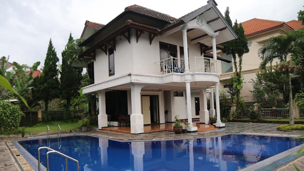 rekomendasi villa trawas dengan kolam renang pribadi cocok untuk liburan akhir pekan